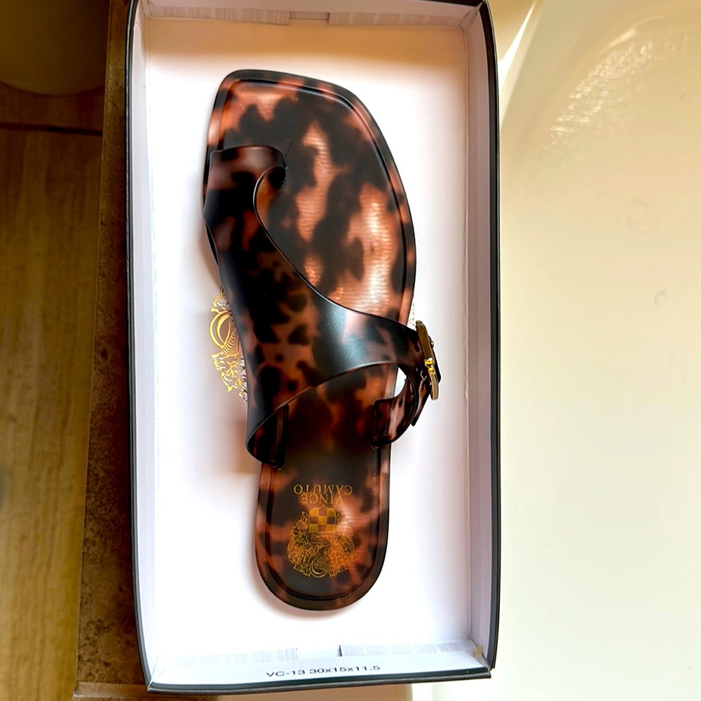 Vince Camuto Jicarlie Toe-Ring Jelly Sandal (NEW)